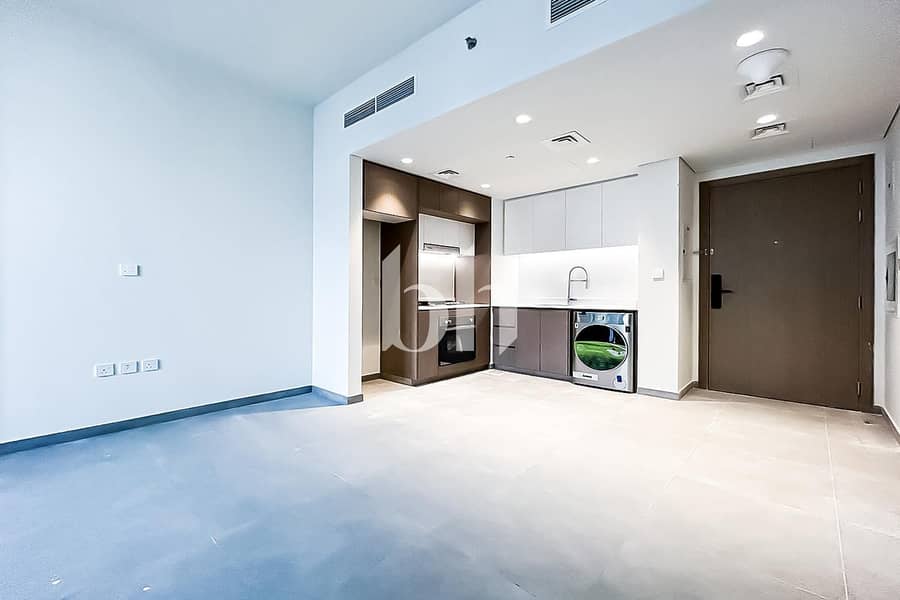 Modern | Smart One Bedroom | Double Balcony