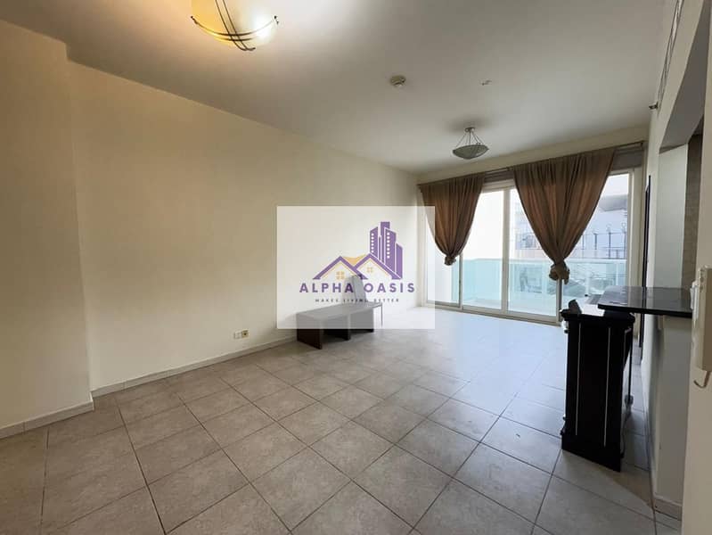 TENANTED UNIT /2 BATH/PRIME LOCATION/