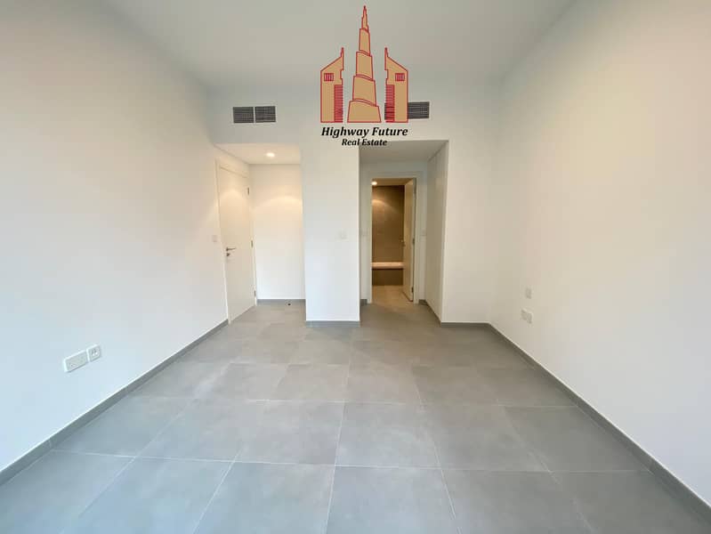 Hot offer 1 bhk in tiraz vacant /. Bank mortgage/ high ROI