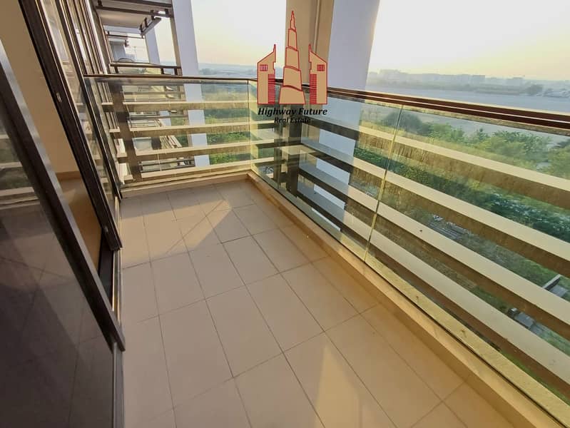 1bhk with beautiful balcony view Hot offer vacant /. Bank mortgage/ high ROI