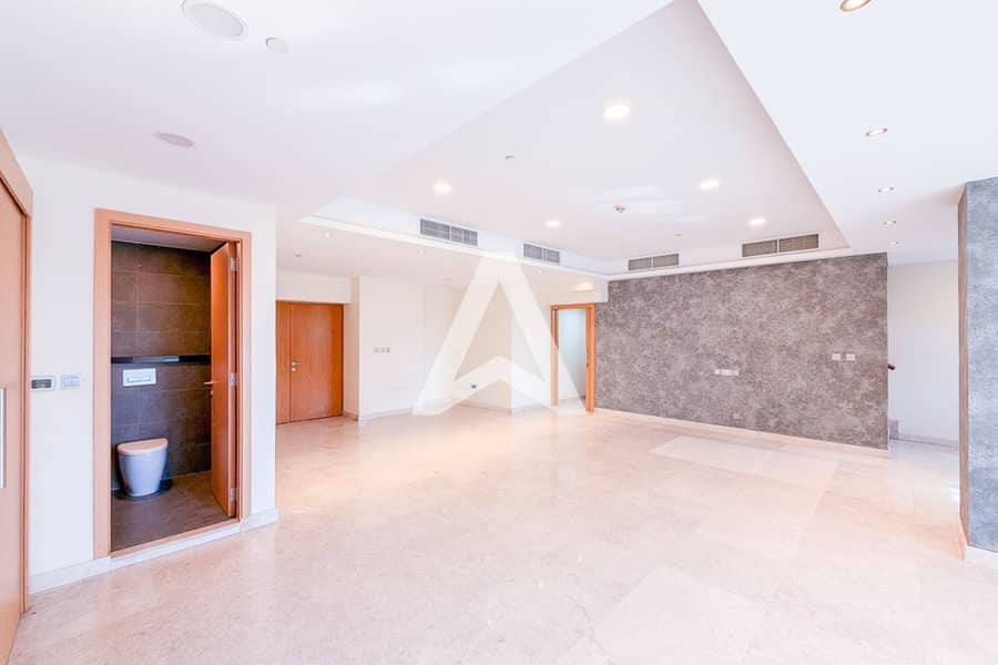 Executive towers|Spacious Garden apartment|SZR views