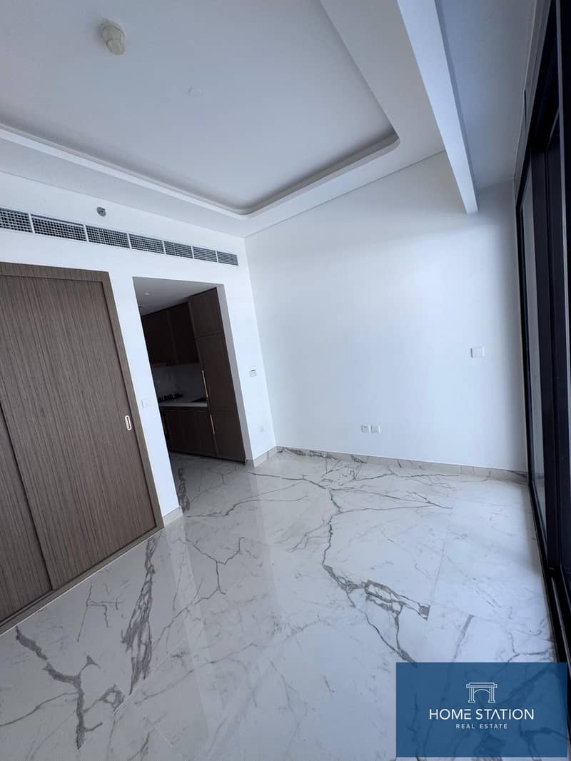 Studio Apartment | Balcony | Lagoon & Downtown Views