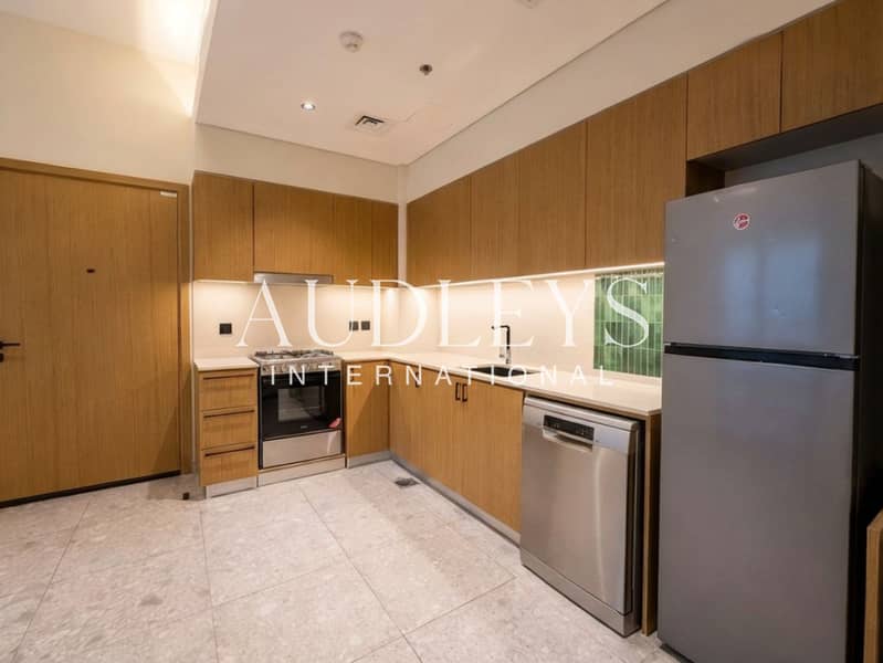 Vacant | High Floor | Kitchen Equipped | Skyline view