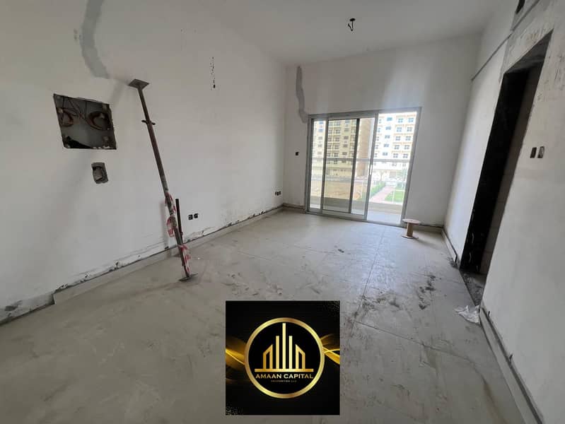 A distinctive apartment for resale in Princess Village, in a quiet location close to essential services and the beach. The apartment features a practi