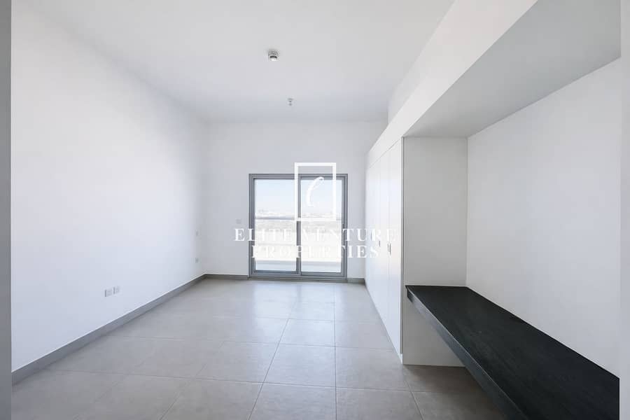 VACANT | HIGH FLOOR | STREET VIEW
