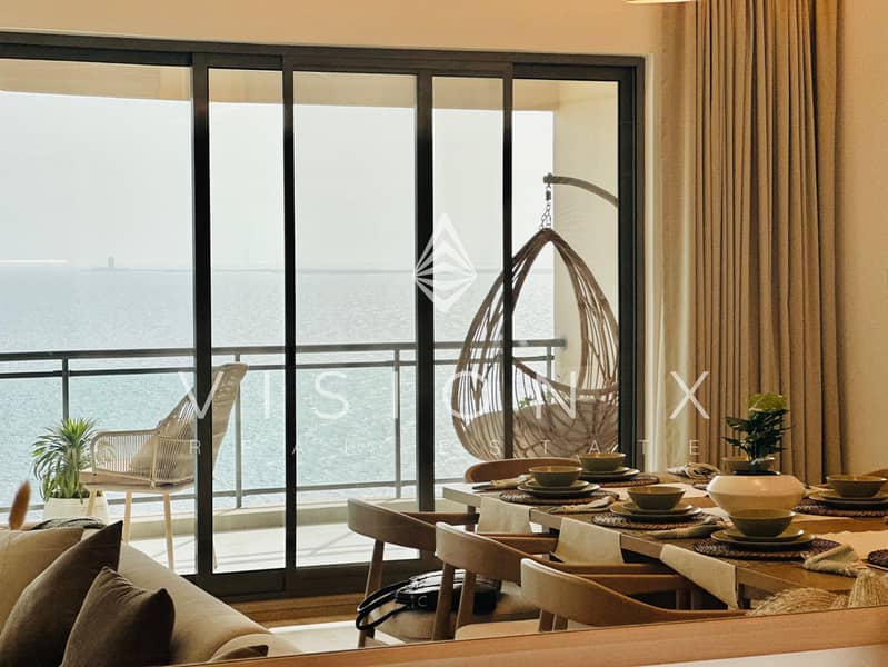 Clean | Waterfront Line | Open Feel