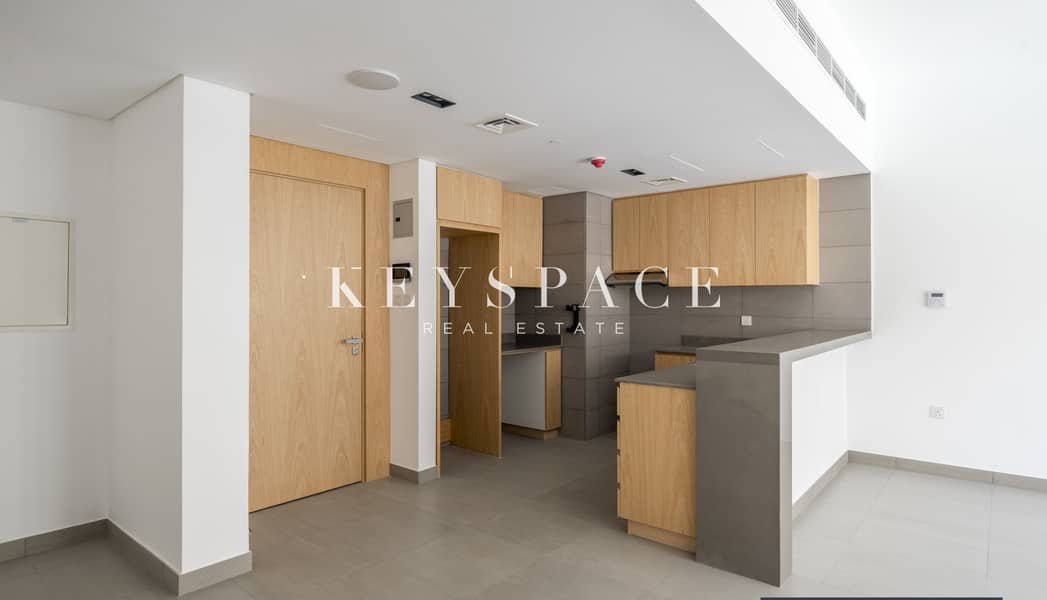 Urban-Inspired Living Close to Major Landmarks | Resale