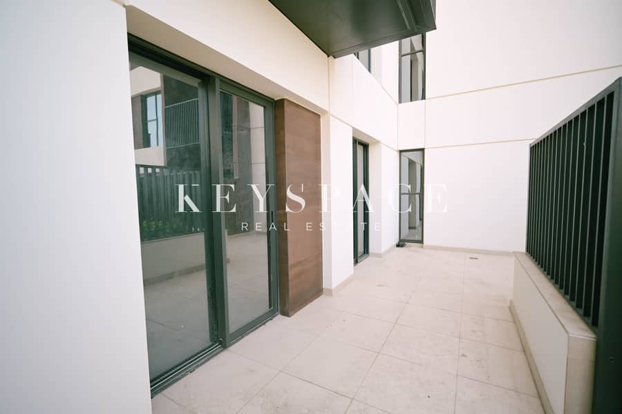 Architecturally Designed Coastal Apartment | Chic Modern Finishes | Available Now | Resale