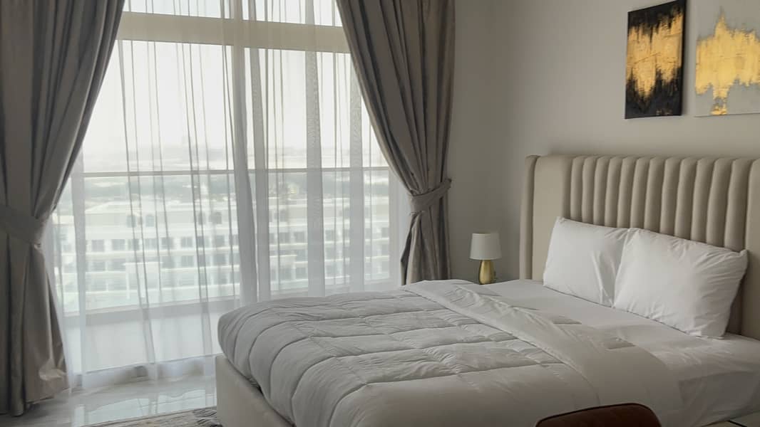 Furnished Studio | Balcony | Park & Downtown View