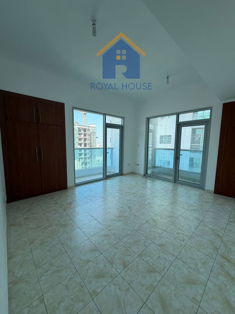 For sale: two rooms and a living room with a maid's room in Al Majaz 3