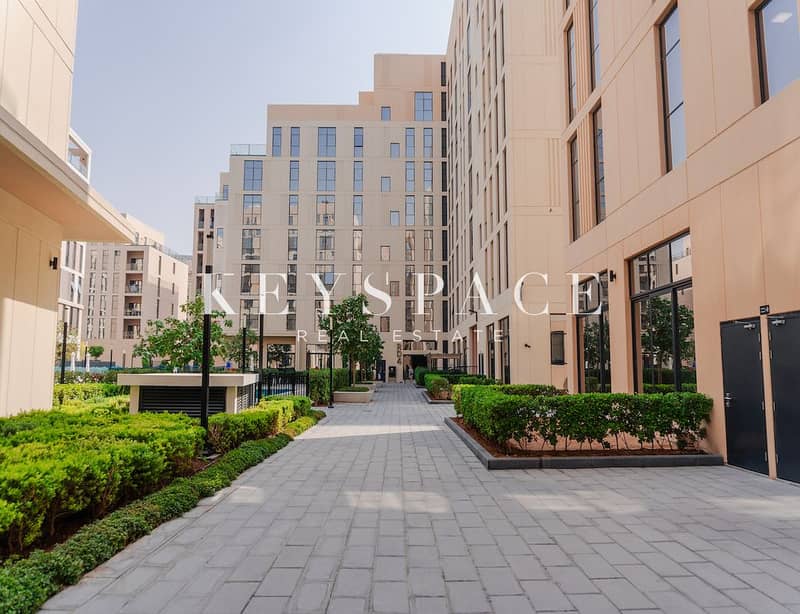 Polished City Residence in a Bustling Downtown Setting | Resale