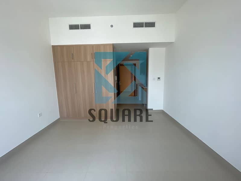 studio / Balcony / Vacant / brand new